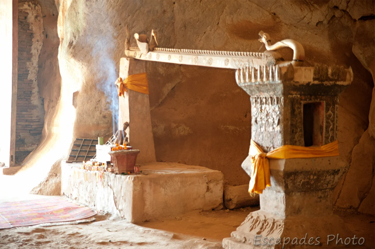 Pak Ou -Autel bouddhiste