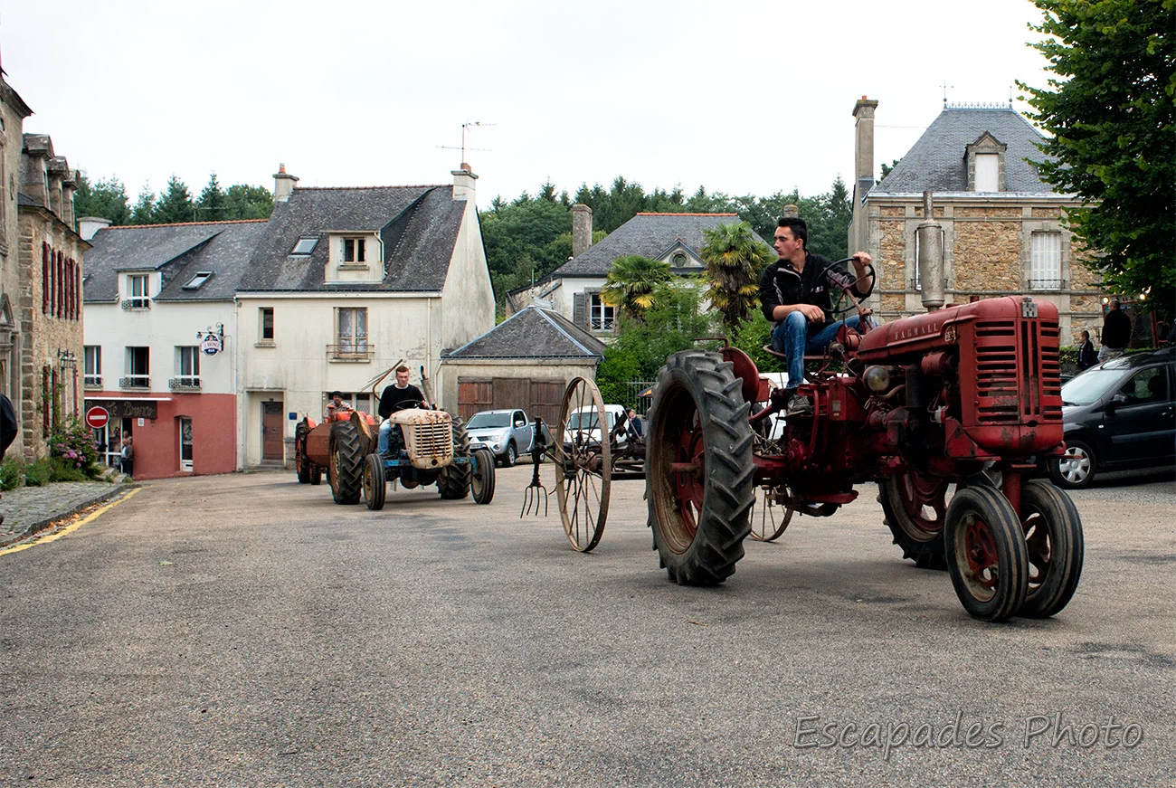 Pont Scorff retour vers les sixties vieux tracteurs