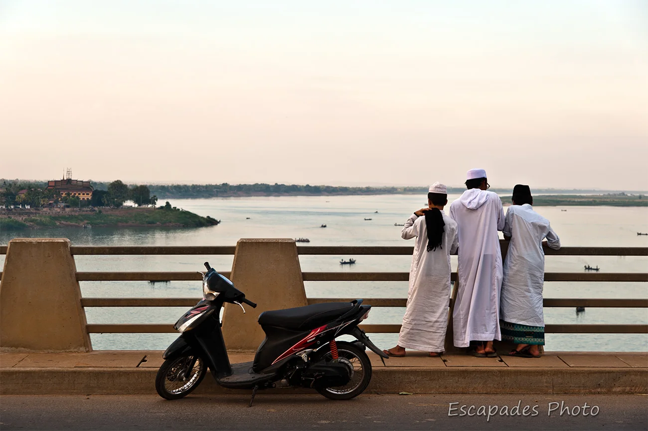 Pont Kizuna : Le spectacle du coucher de soleil sur le Mékong