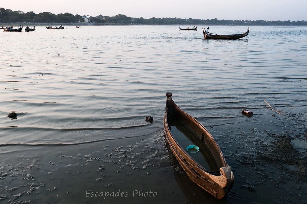 Le pont d'U Bein est unique au monde 12 Barque sur le lac Taughtaman à Amarapura