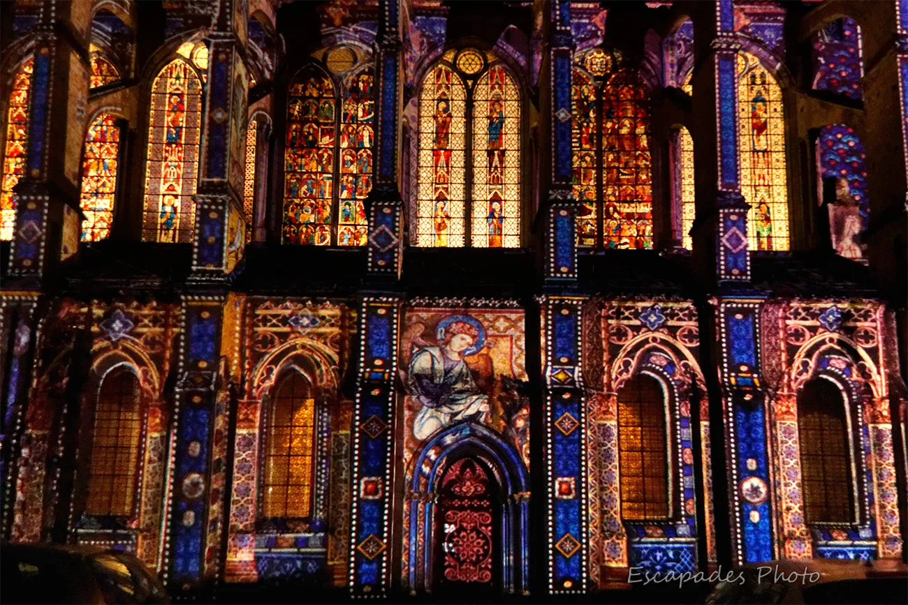 Chartres en lumière - Les scénographies au service du patrimoine 9 Scenographie - Saint-Pierre Chartres - vitraux
