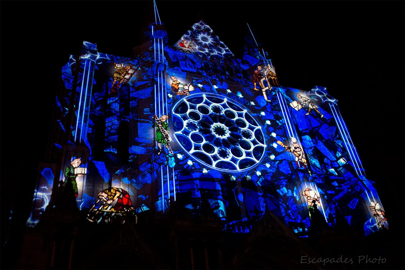 Chartres en lumière - Les scénographies au service du patrimoine 17 Métier du moyennage portail sud Scénographie Chartres