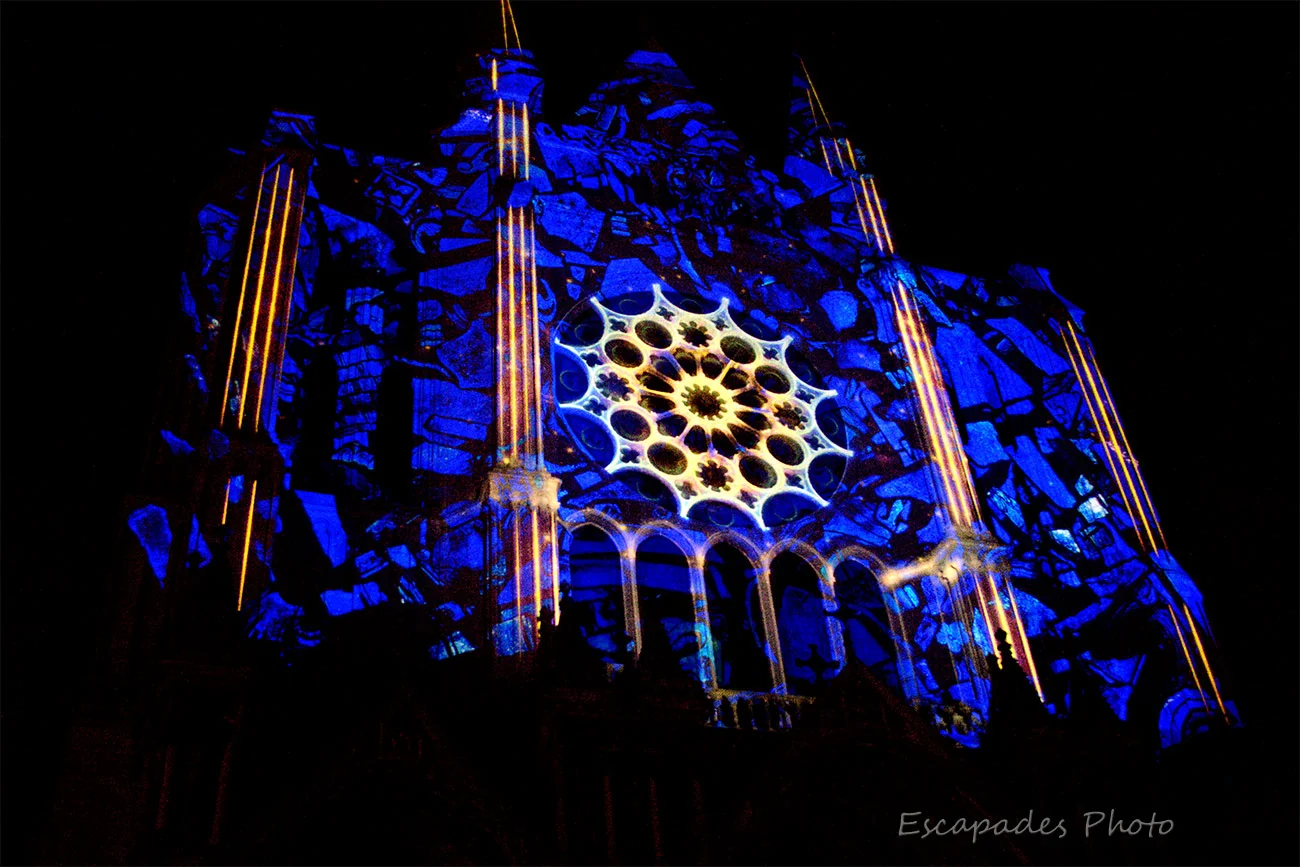 Chartres en lumière - Les scénographies au service du patrimoine 16 Scénographie du portail sud - Chartres en lumière
