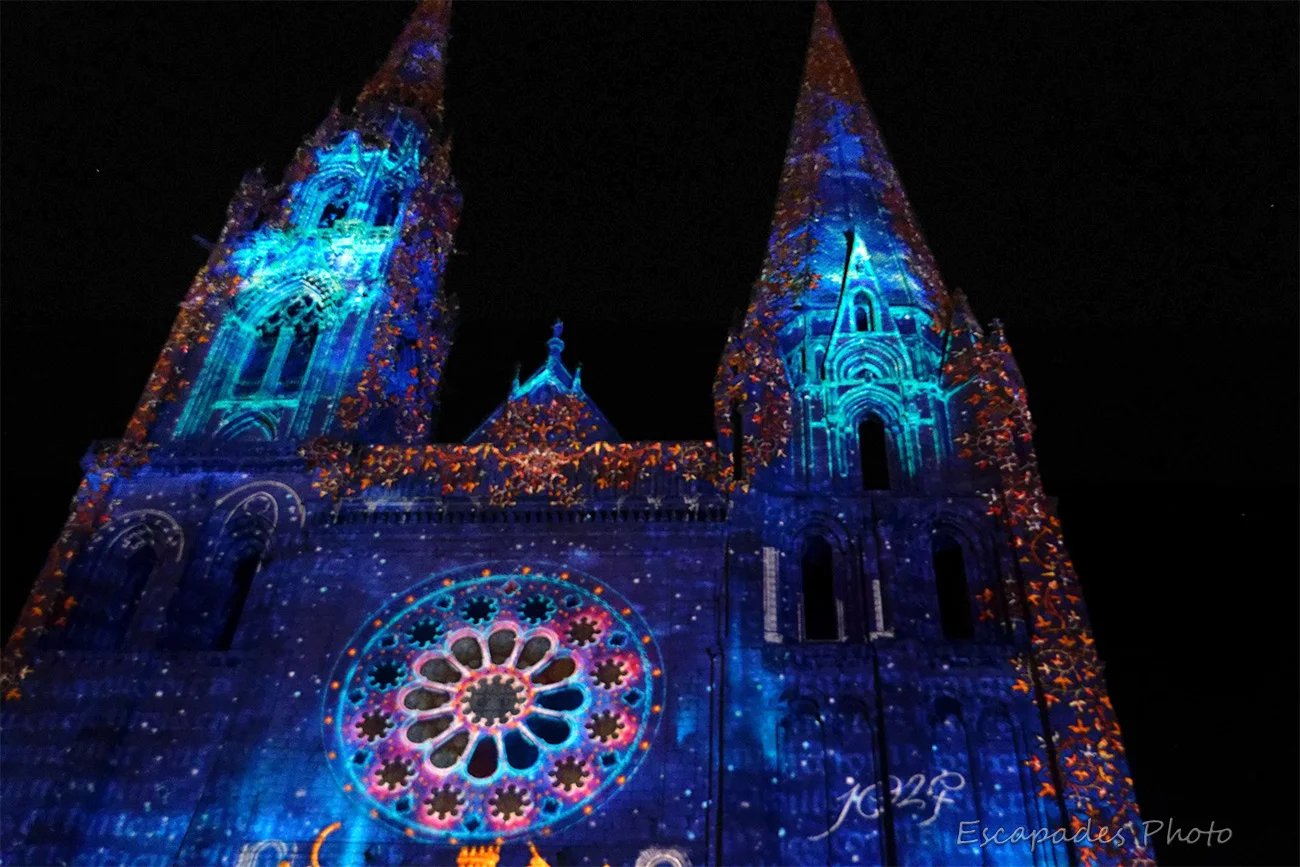 Chartres en lumière - Les scénographies au service du patrimoine 20 Chartres le Portail Royal -figures de la scénographie