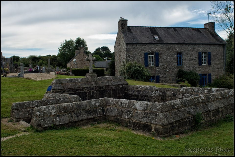 Bulat Pestivien - "fontaine au lait" ou Fontaine de la Vierge