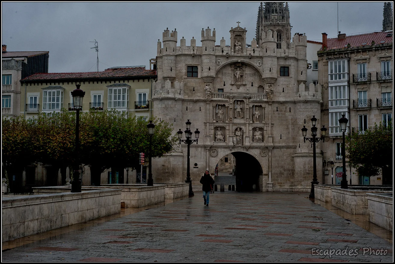 Burgos - arc de Santa-Maria est la porte principale de la ville au moyen-âge