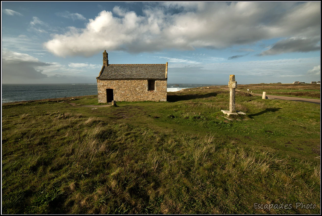 Chapelle Saint-Samson et la mer d'Iroise