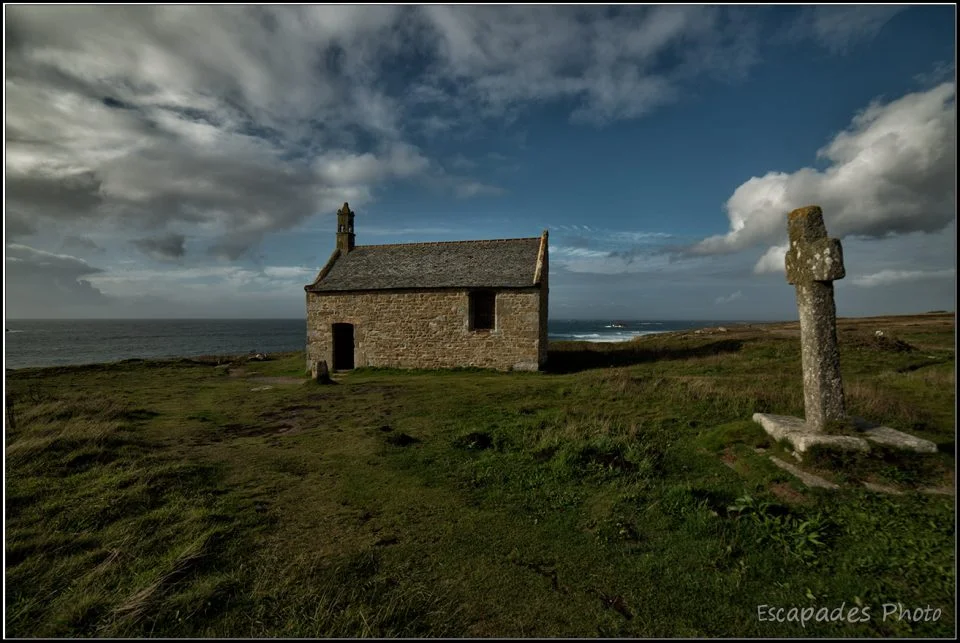 Chapelle Saint-Samson et la mer d'Iroise